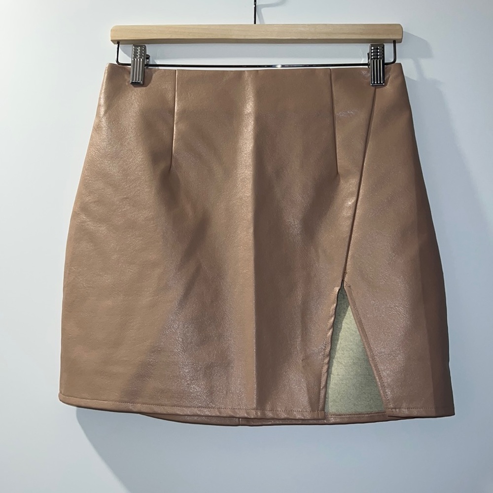 REVOLVE MINI SKIRT WITH ONE SLIT